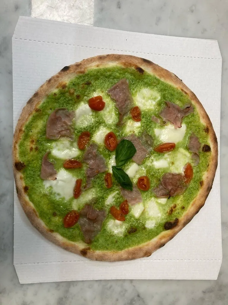 Family's Pizza restaurant in Boretto