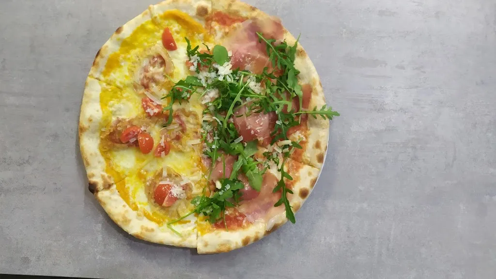 Family's Pizza_Boretto_slider_image_2