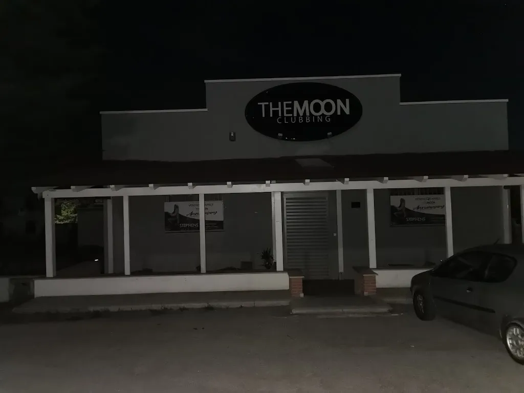 Brown Moon discopub braceria restaurant in Orsogna