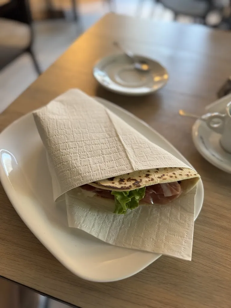 Mantrijus Vaškelis_PIADINERIA RISTORANTE LA PINETA di Giordano Giovanna_Bosco Mesola_review