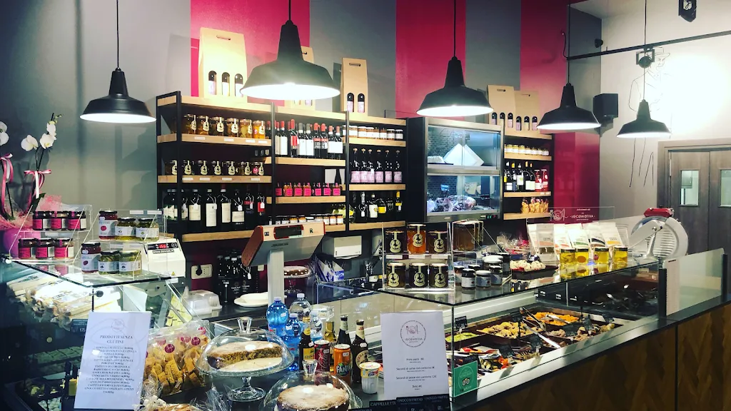 La Locomotiva Gastronomica, Specialità Emiliane, Gnocco Fritto, enoteca restaurant in Brescello