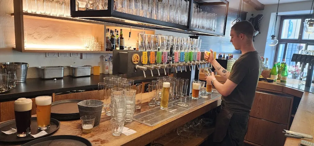 Hector David Rivera_Batzen Häusl_Borzano_review