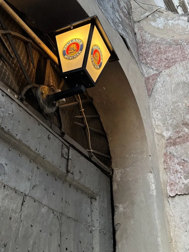 Dennis Waldon_Paulaner Stuben_Borzano_review