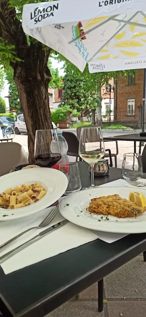 Lume Cafè restaurant in Bubano