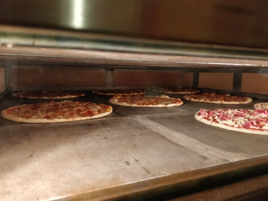 Cheeky Pizza Di Naldo Colella_Ca' di Sola_slider_image_3