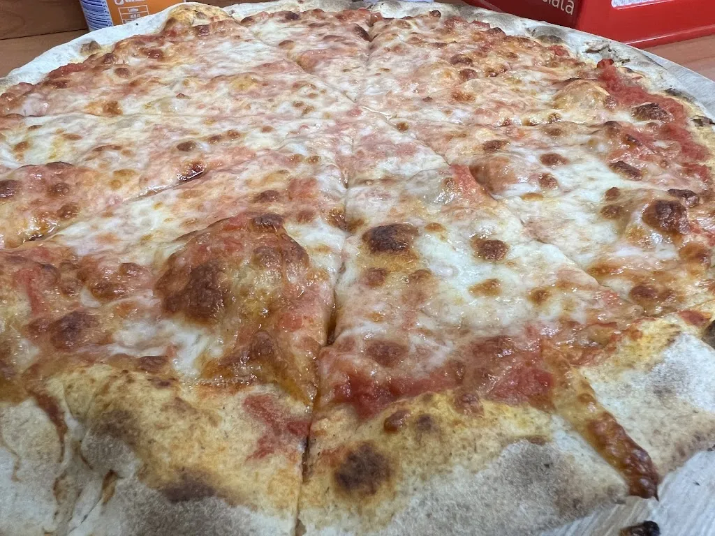 Erika Ferrari_Mondo Pizza di Lo Monaco Sebastiano...._Busseto_review