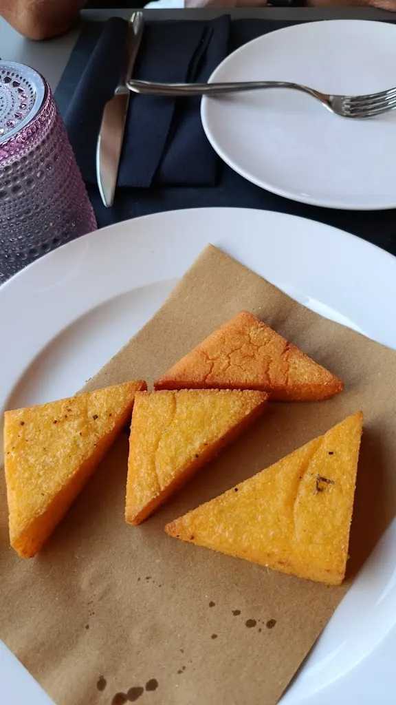 Maria Teresa Cuda_LOVE pizza&bistrot_Cadè-Gaida_recensione