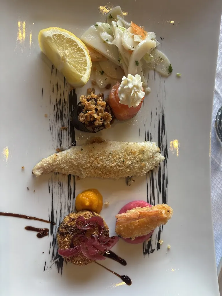 Charlotte DeVu_Polis Seafood Restaurant and Pizzeria_Cadè-Gaida_review