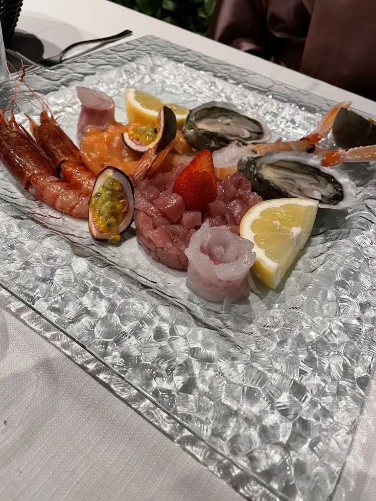 abdellah nhaili_Polis Seafood Restaurant and Pizzeria_Cadè-Gaida_review