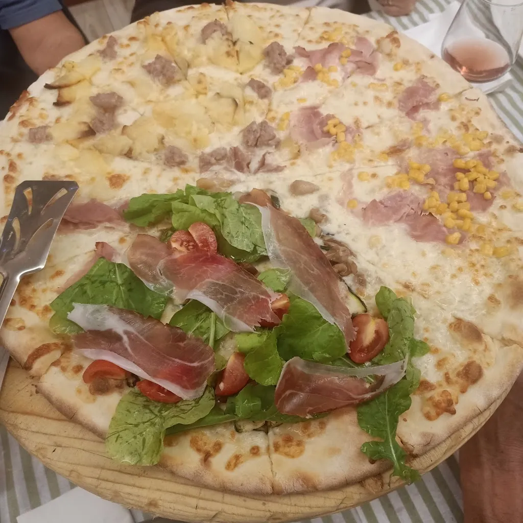 Ristorante Pizzeria La Fonte_Pagliare_slider_image_2