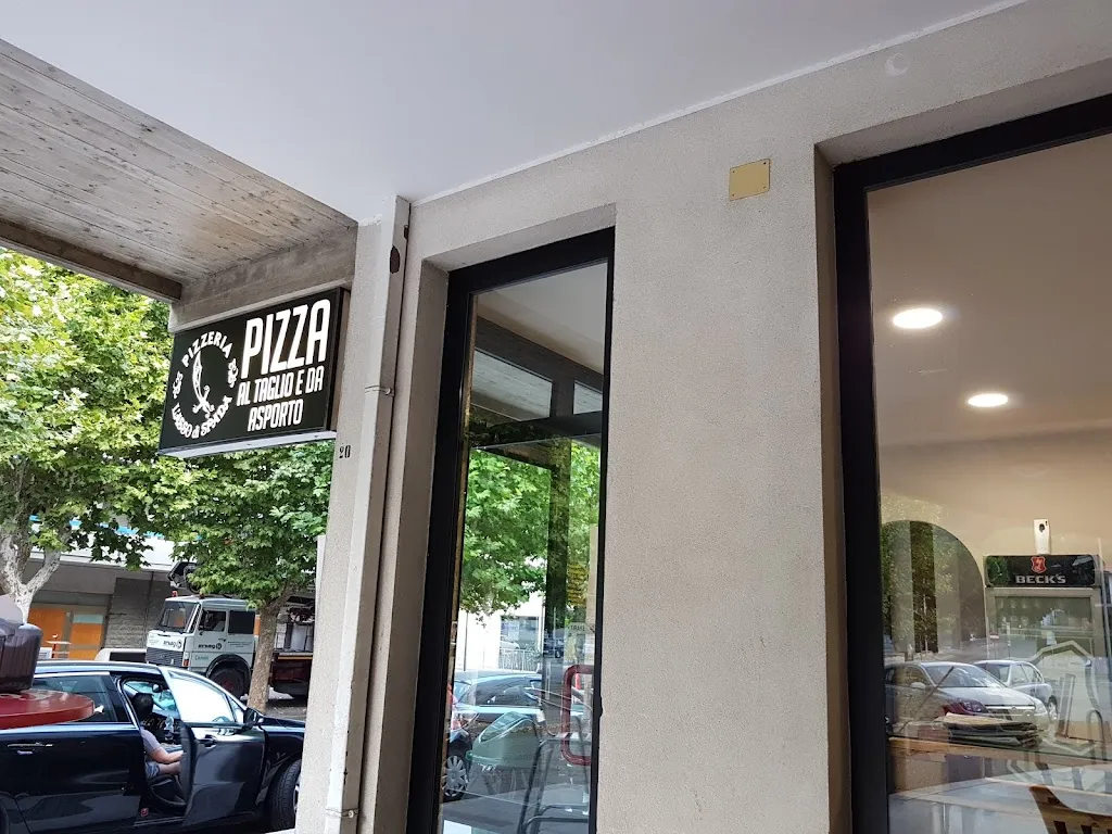 Pizzeria l'Asso di Spada di Seghini Giorgia C. Snc_Pagliare_slider_image_3