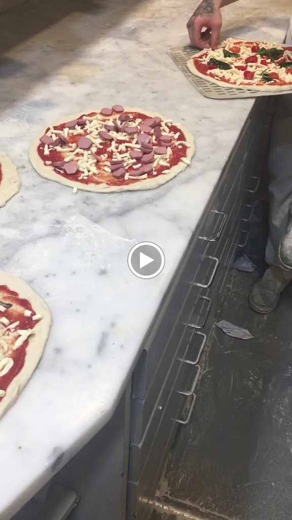 Pizzeria da LELLO_Cadelbosco di Sotto_slider_image_2