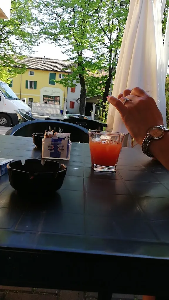 Andrea Scurria_Pausa Caffè di Cabassi Stefano_Cadelbosco di Sopra_recensione