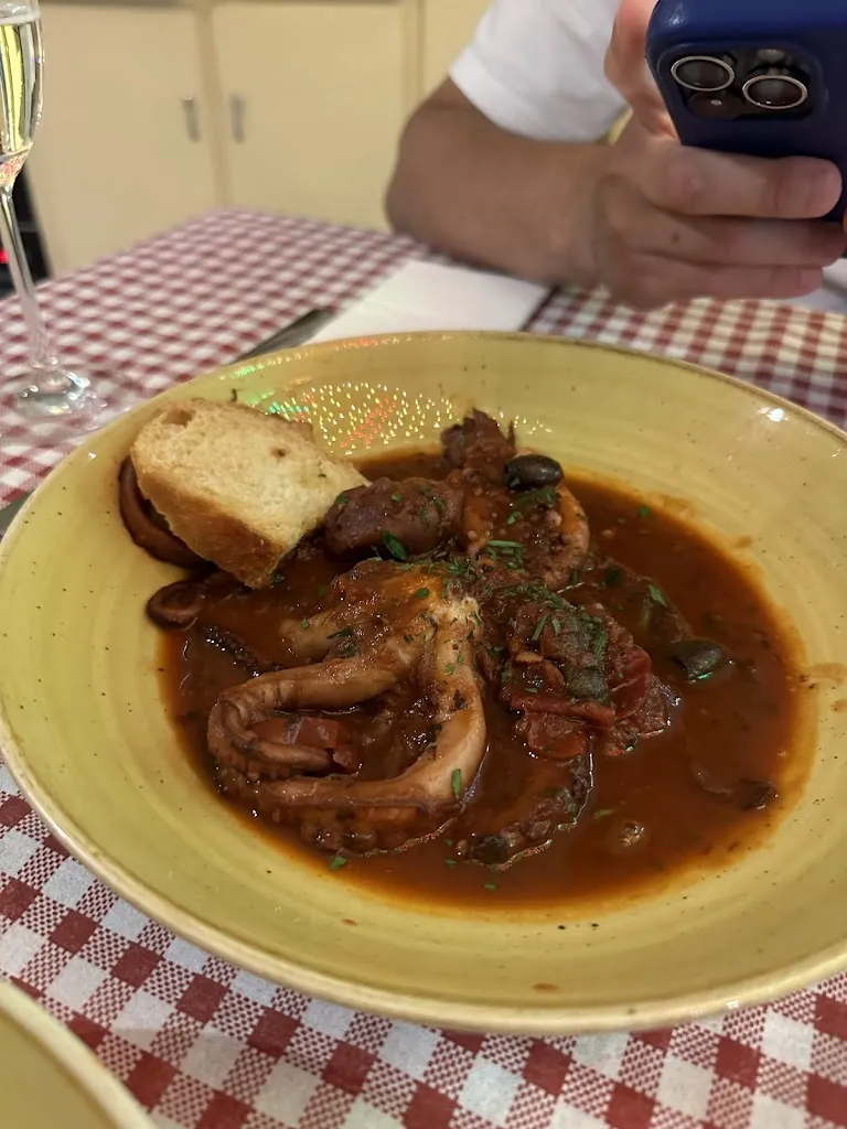 Andrei Săcăluş_A Sud_Calerno_review