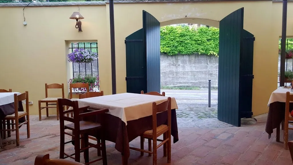 Antica Trattoria Al Cappone restaurant in Calderino