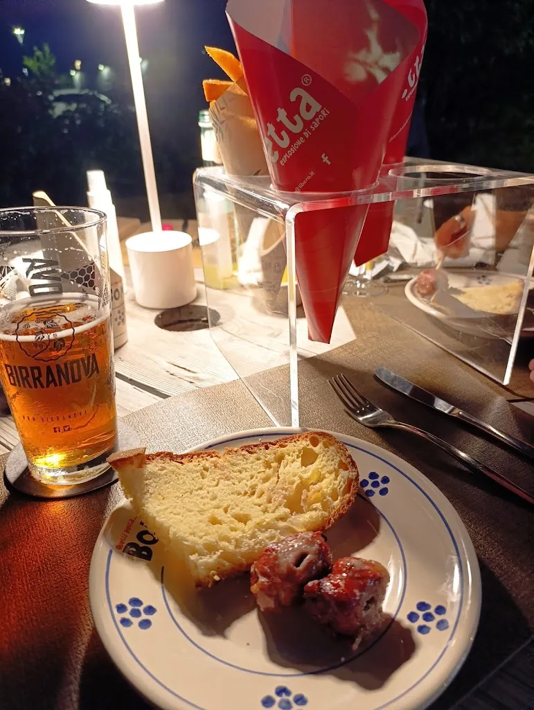 Elena Carnaru_Quelli della Bombetta_Calderara di Reno_review