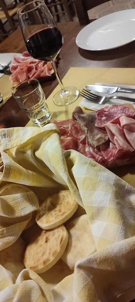 Martina Leoni_Villa Magnolia - Trattoria Stella_Camposanto_review