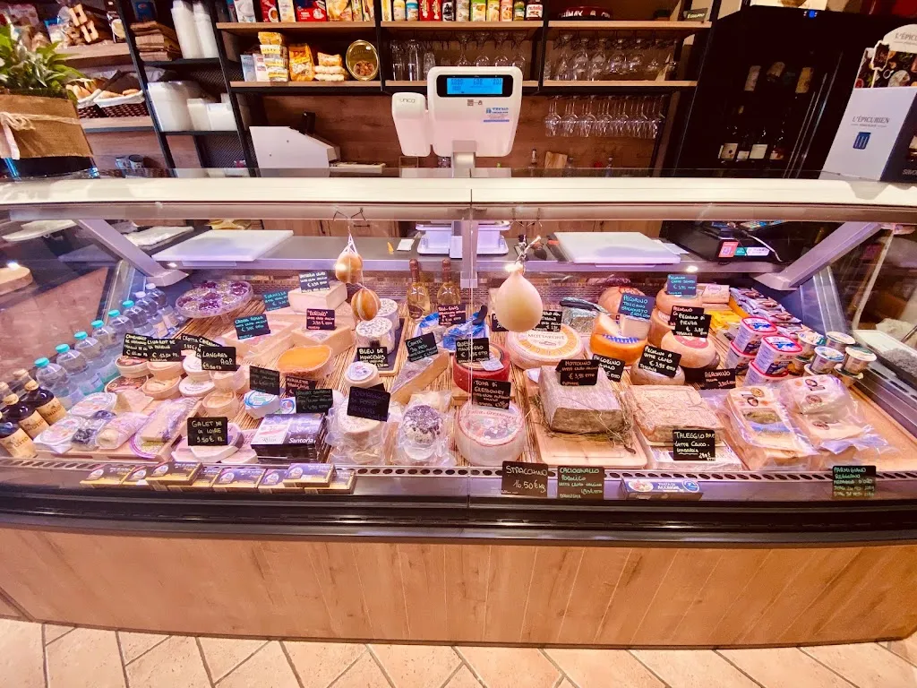 Famosa Salumeria Bussei_Campagnola Emilia_slider_image_3