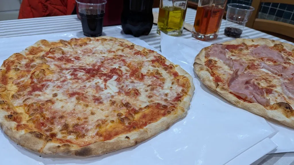 denys Bychenko_Pizzeria Il Delfino_Campagnola Emilia_review
