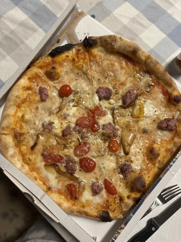 Elena Marina_Pizzeria D'asporto Le Coccole_Caorso_review