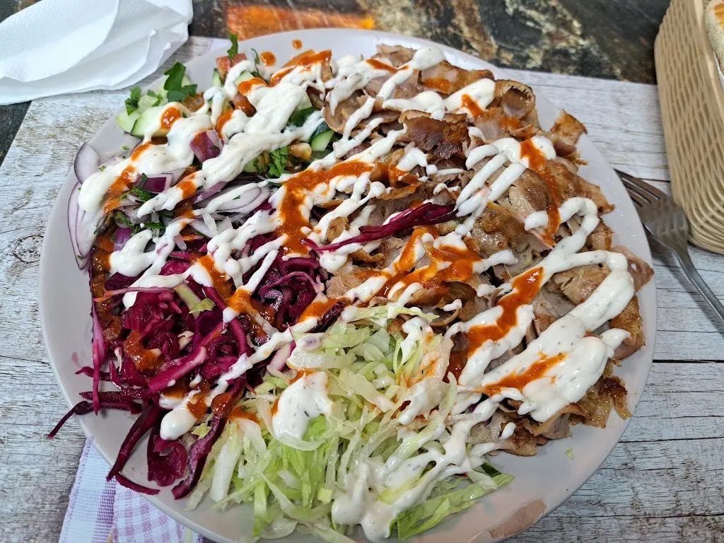 mateusz baginski_BLACK ISTANBUL Kebap Pizzer_Carpaneto Piacentino_review