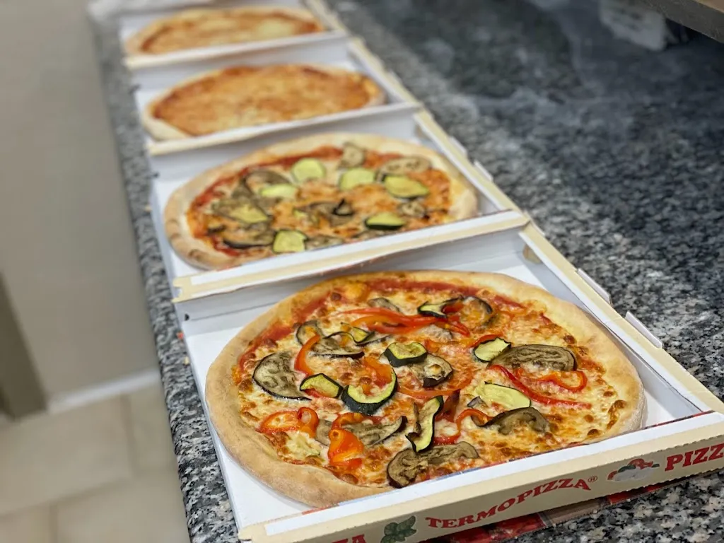 BLACK ISTANBUL Kebap Pizzer_Carpaneto Piacentino_slider_image_3