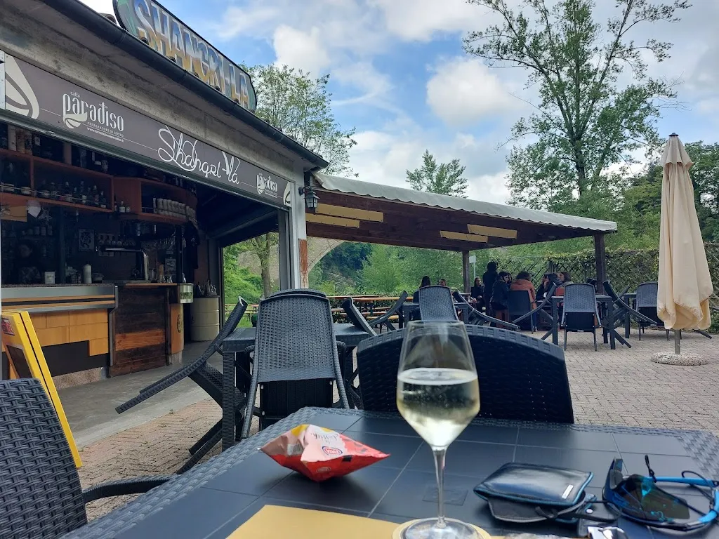 Shangri-la restaurant in Castel del Rio