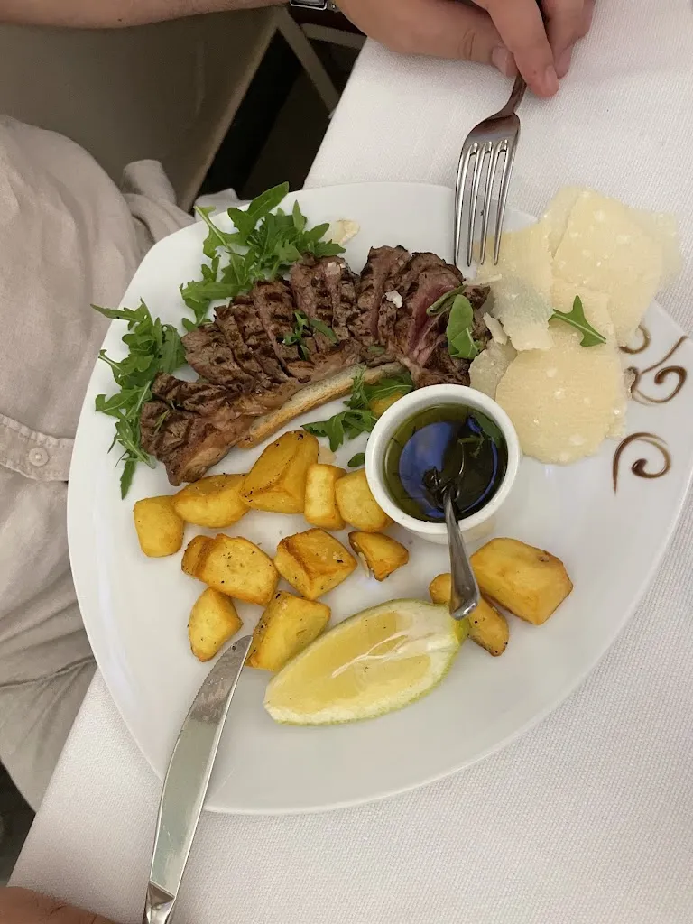 Anca Morie_Il Carducci_Carpi Centro_review