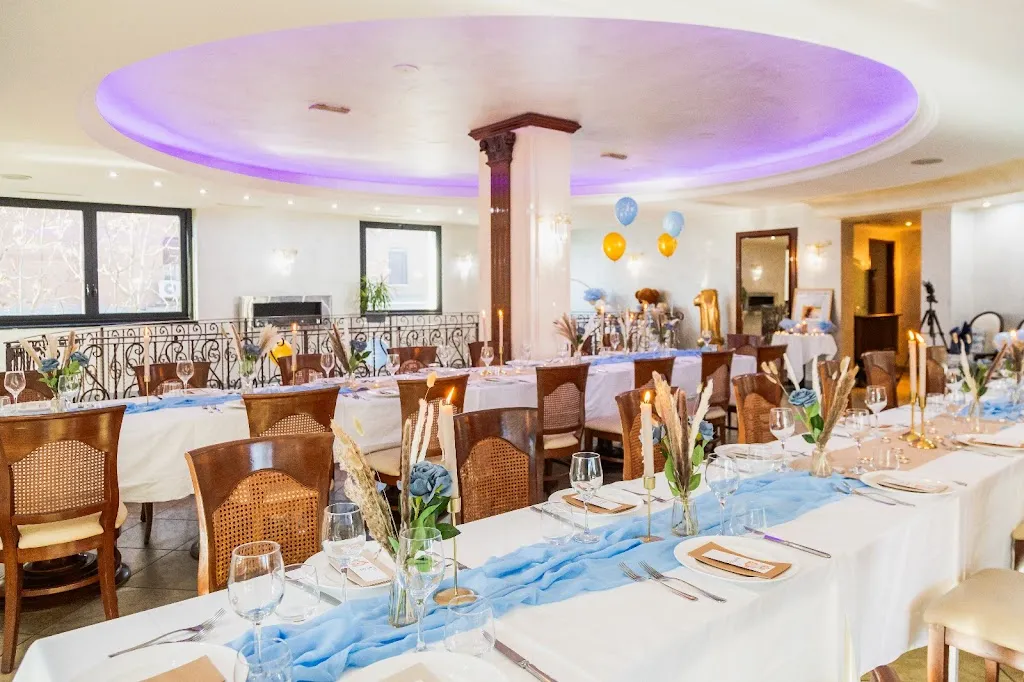 Emma Cate_Divina_Carpi Centro_recensione