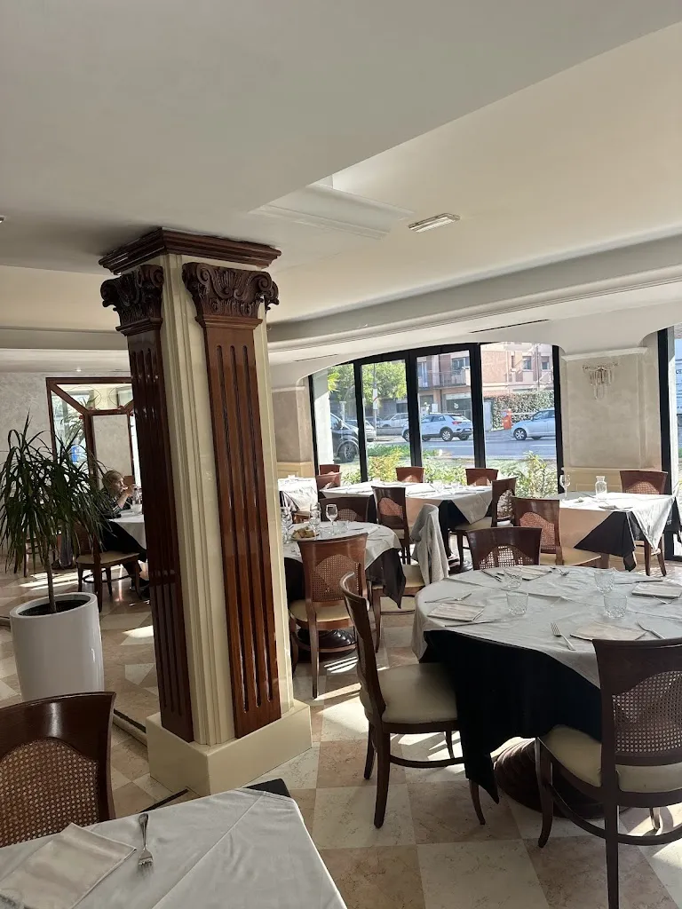 Divina_Carpi Centro_slider_image_3