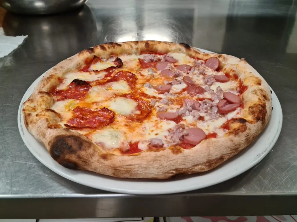 Big Ben Pizzeria Casalgrande restaurant in Casalgrande