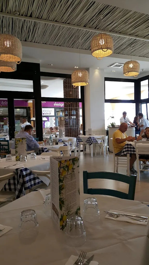 Ross Anderson_Farinella - Outlet Castel Guelfo_Castel Guelfo di Bologna_review