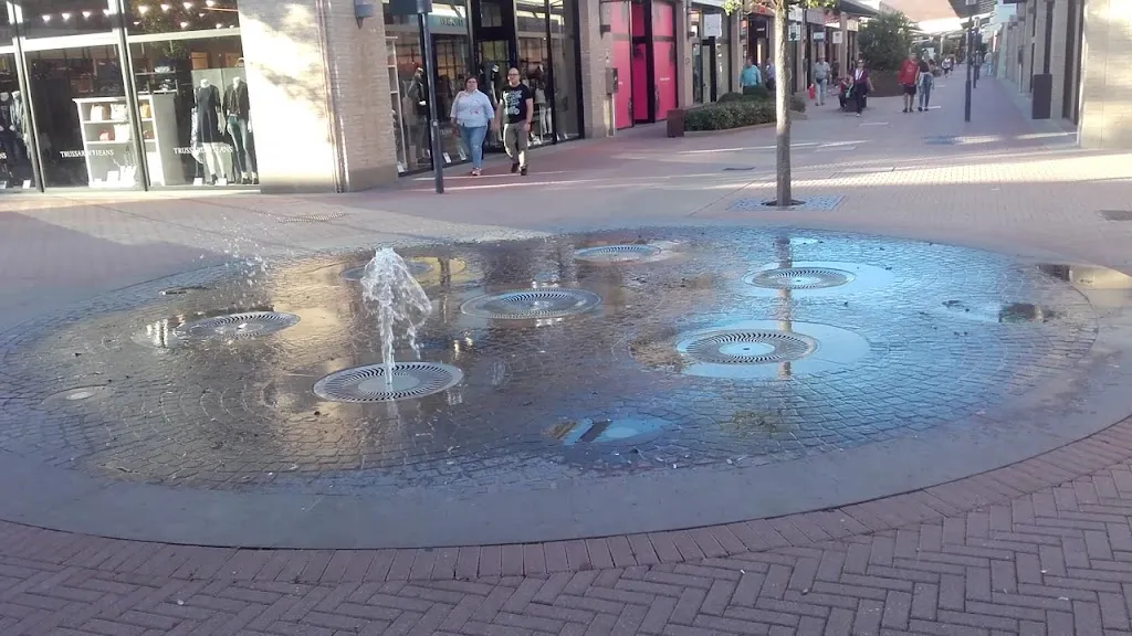 Castel Guelfo The Style Outlets_Castel Guelfo di Bologna_slider_image_2