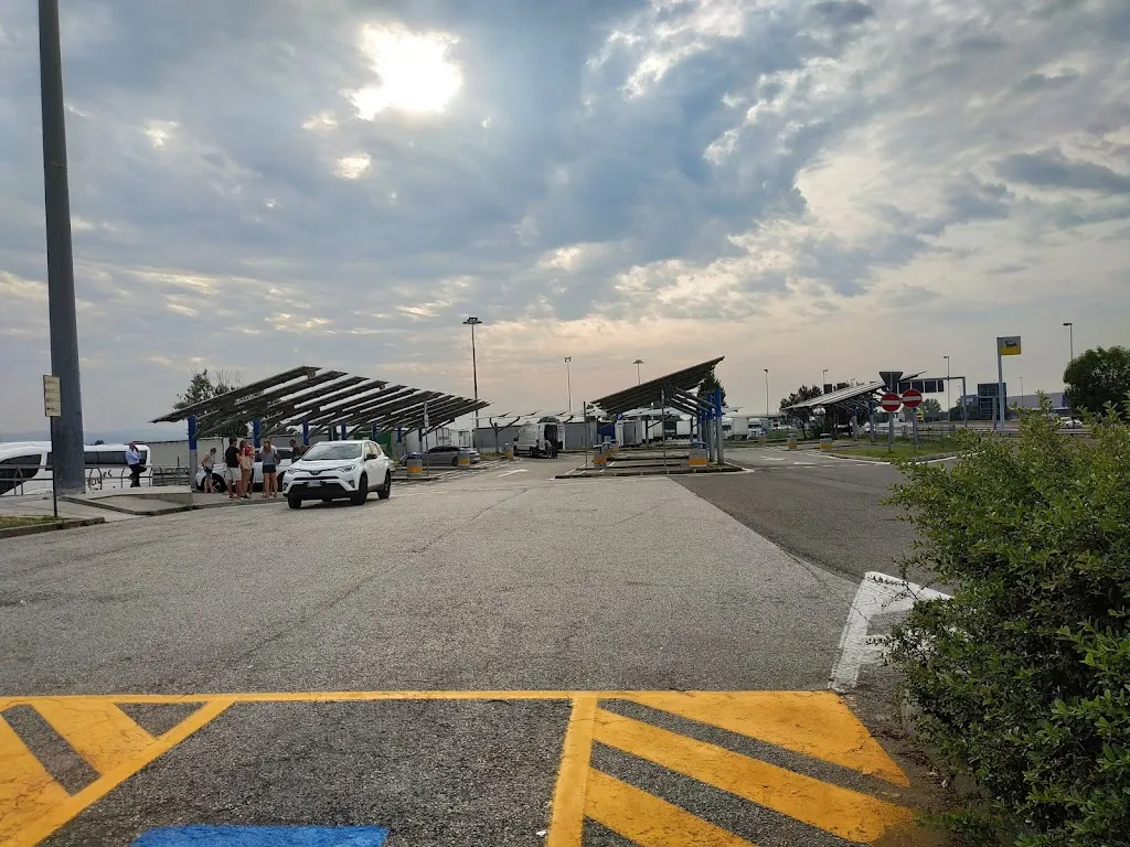 Simone Cingolani_Autogrill Sillaro Ovest_Castel Guelfo di Bologna_review