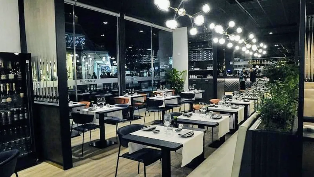 Yumeya_Castel Maggiore_slider_image_1