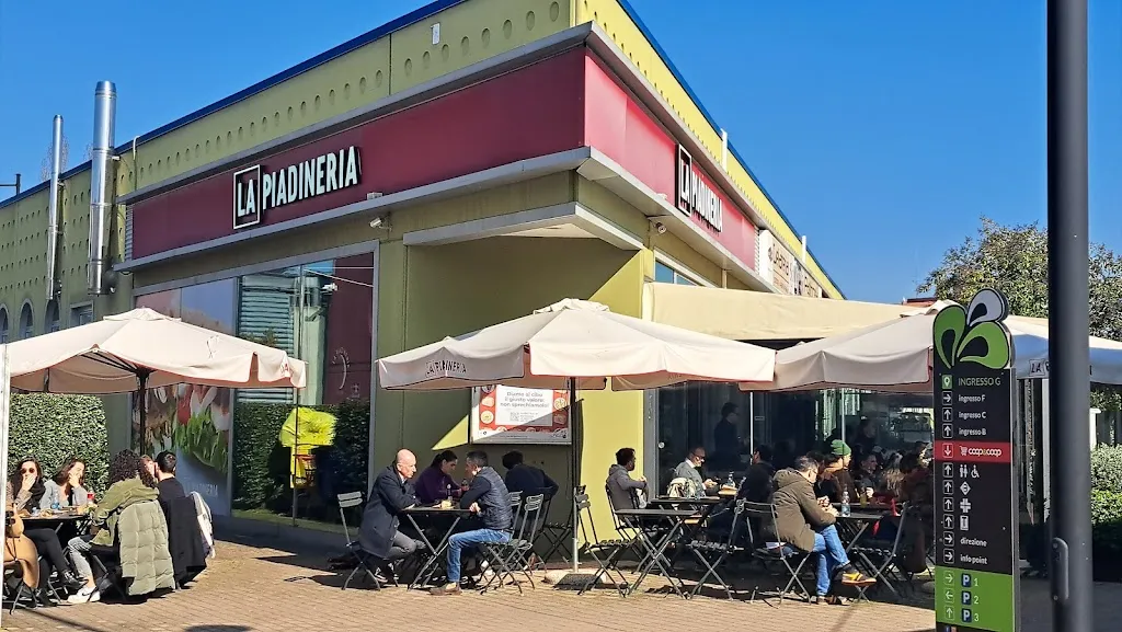 Steffen Bretzke_Centro Commerciale Le Piazze_Castel Maggiore_review