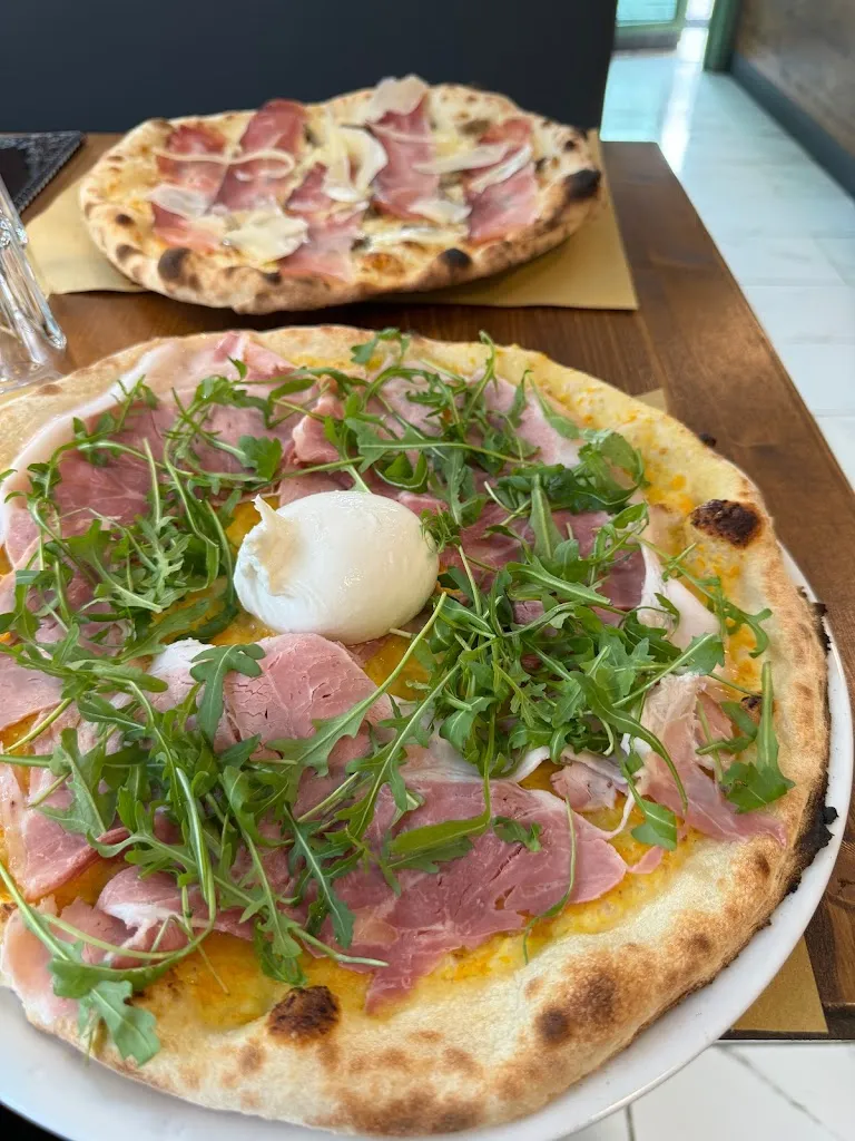 Pizzeria La Fantasia_Castel San Giovanni_slider_image_1