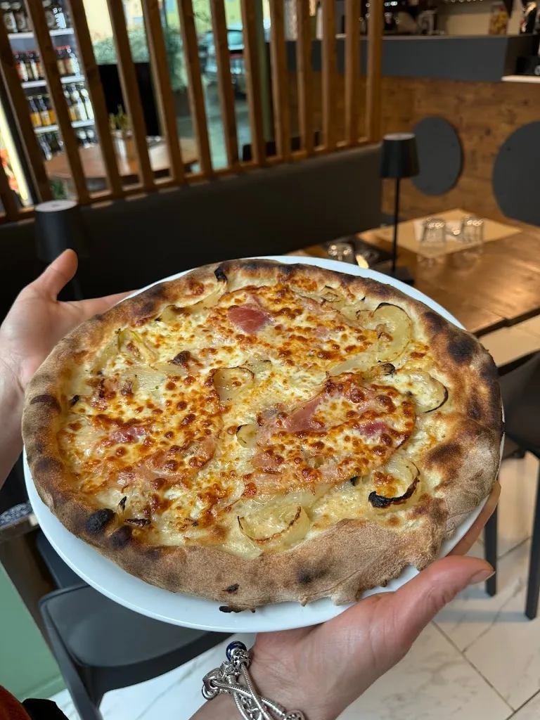 Pizzeria La Fantasia_Castel San Giovanni_slider_image_2