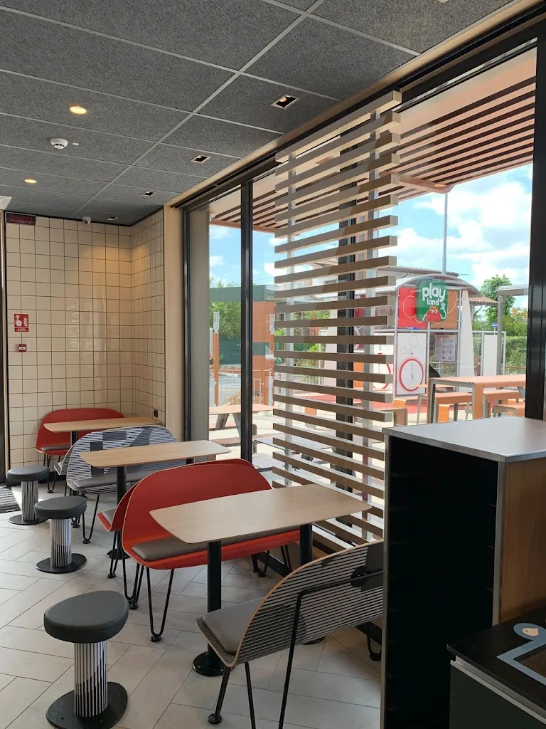 McDonald's Castel San Giovanni_Castel San Giovanni_slider_image_3