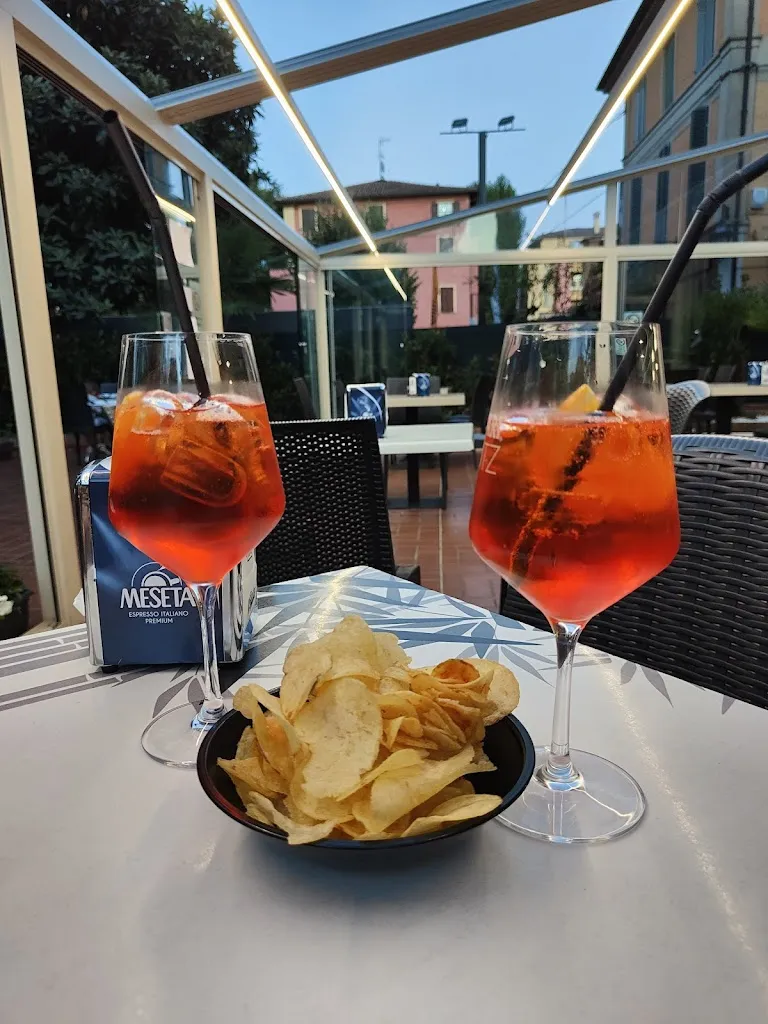 Massimo Pezzali_Bar CRISTALL CAFÉ_Castelfranco Emilia_recensione