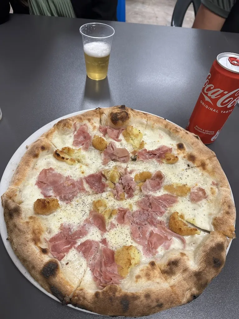 Ylenia Lucignano_Pizzeria Da Gino_Castelfranco Emilia_review