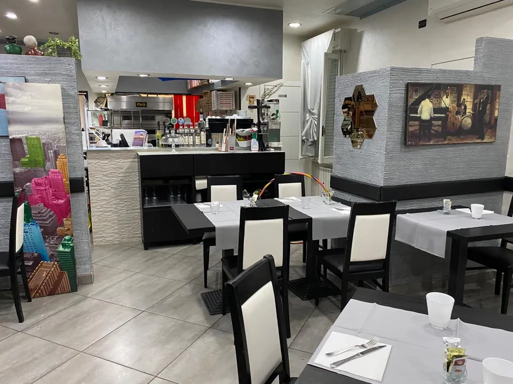 Pizzeria La Smorfia restaurant in Castelnovo di Sotto