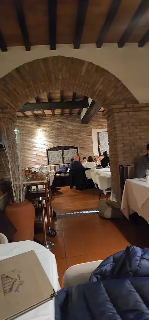 Marwan Kazan_La Contea di Montale_Castelnuovo Rangone_review