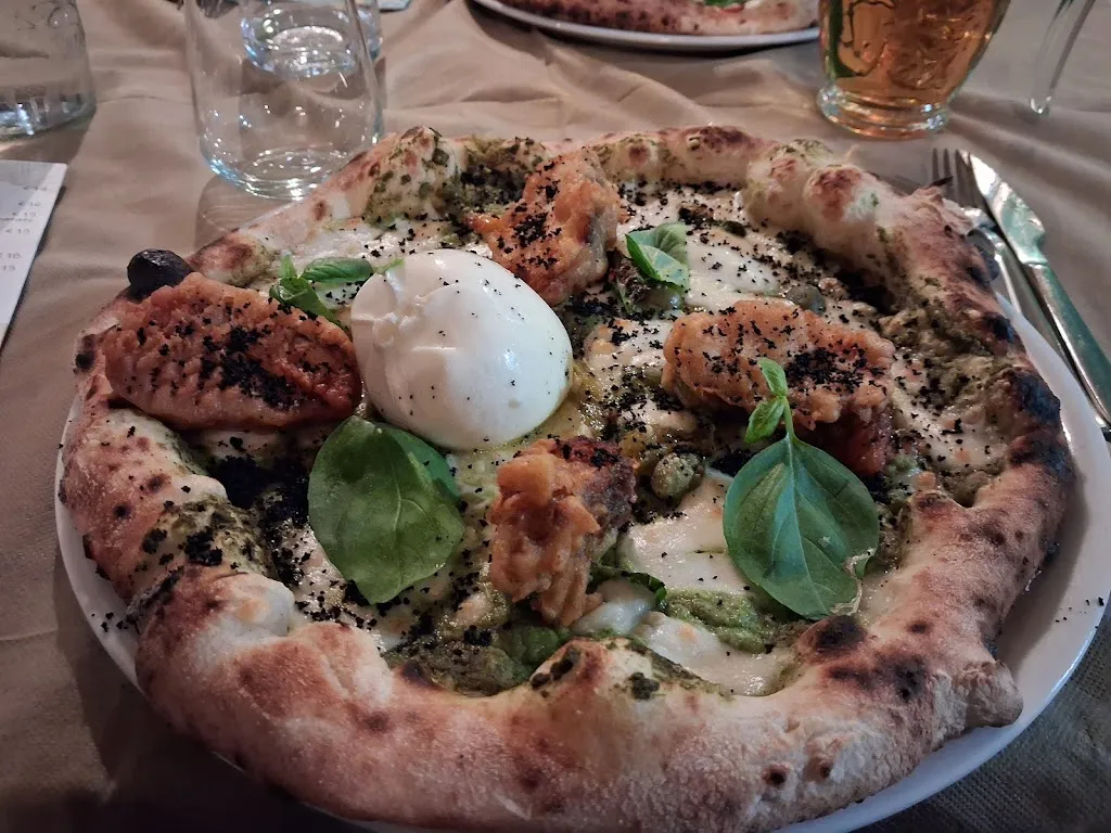 Pizzeria La Fonte restaurant in Ovindoli