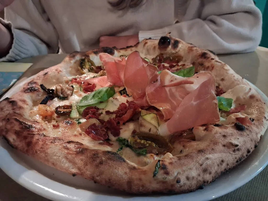 Pizzeria La Fonte_Ovindoli_slider_image_2