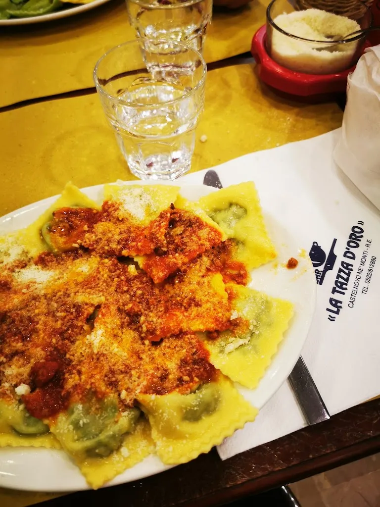 M.GIOVANNA BECCHETTI_Bar Tazza D'Oro_Castelnovo ne'Monti_recensione