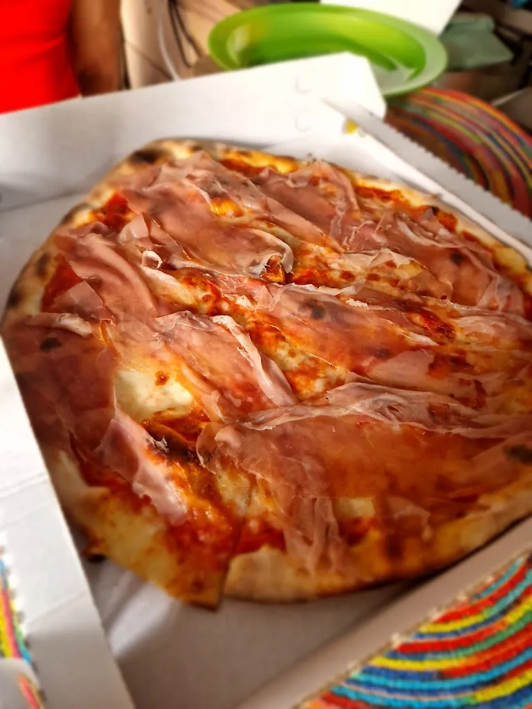 Michal Jarczynski_DoppioZero da Mario pizzeria da asporto_Castelnovo ne'Monti_review