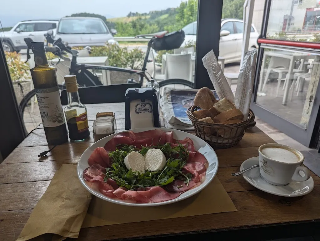 Peaches Watkins_Bar La Croce_Castelnovo ne'Monti_review