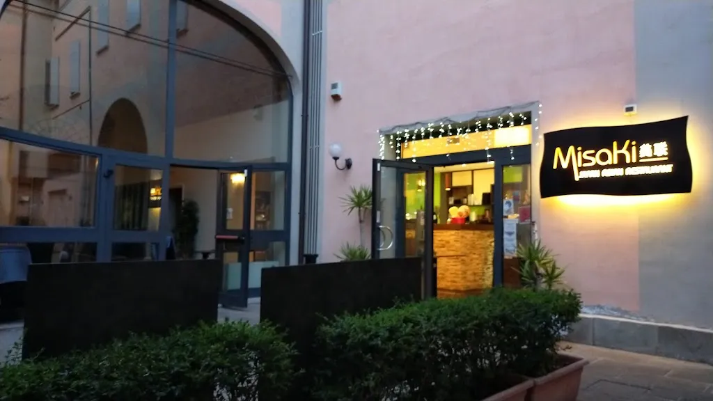 Misaki restaurant in Cavazzona