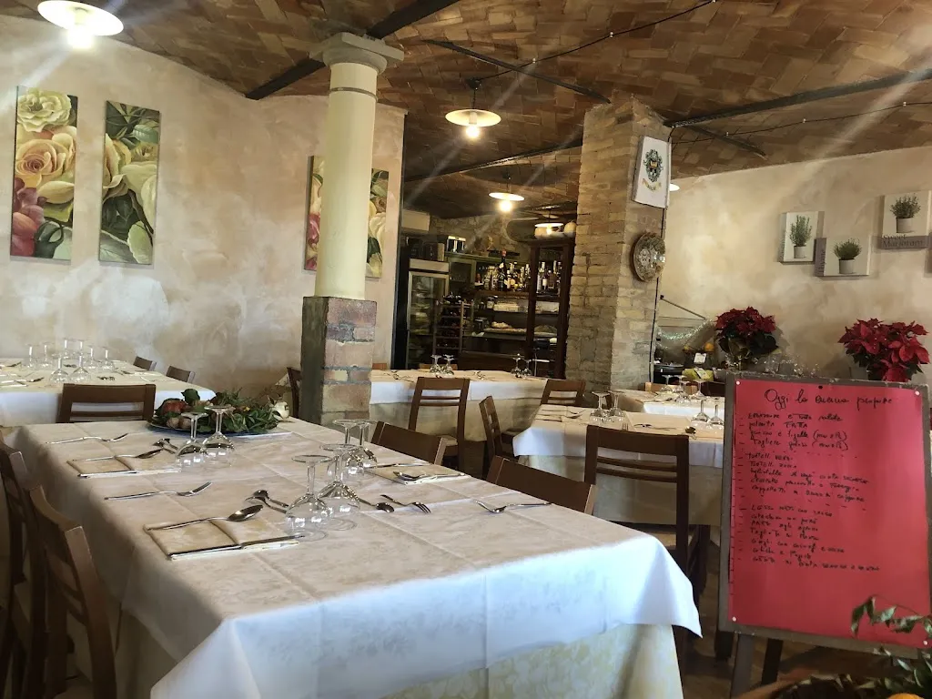 Le Pietre Di Canossa Di Conti Marina restaurant in Ciano d'Enza
